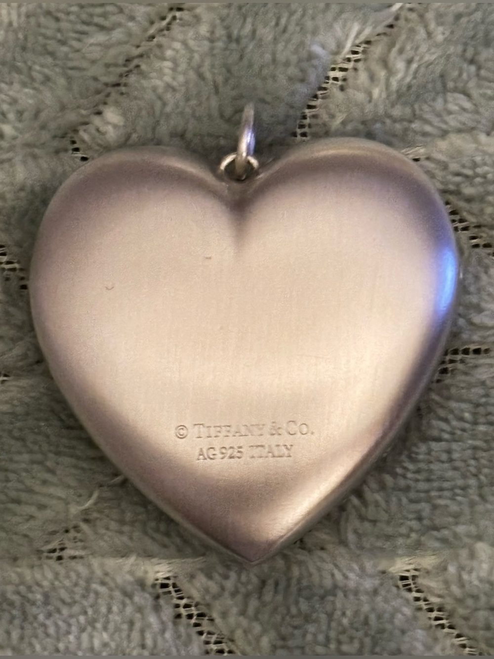 STERLING SILVER, TIFFANY & CO. ZIEGFELD DAISY HEART LOCKET - Picture 3 of 10